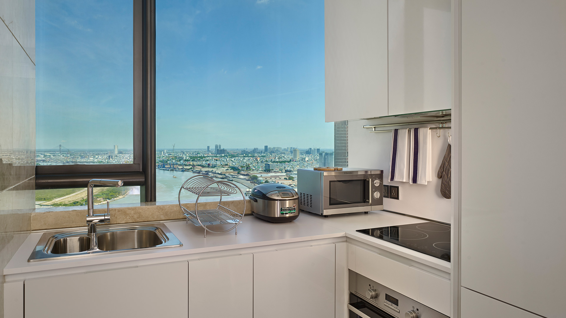 luxury-apartment-liberty-kitchen-f-the-reverie-residence | Luxury Residence Saigon | Times Square