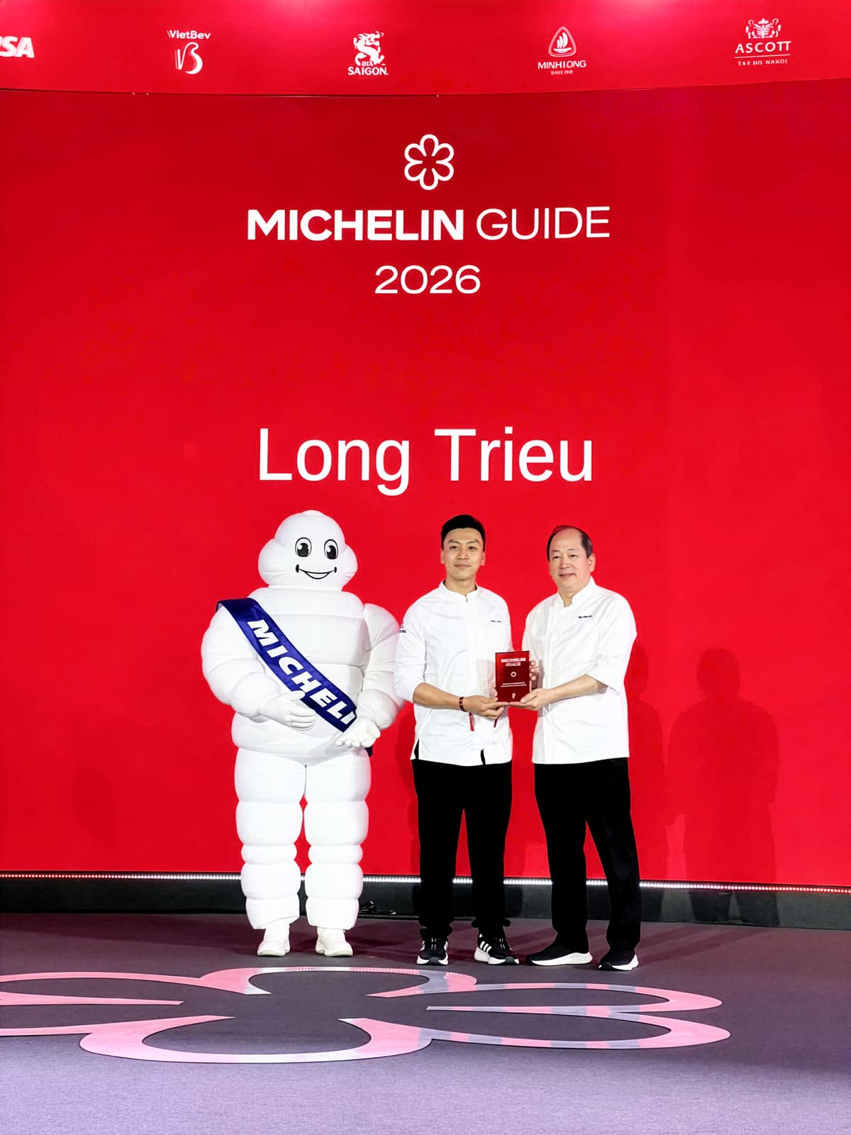 Chef-Chan-Ting-Pong-Bep-truong-Dieu-hanh-Executive-Chef-Chef-Siu-Co-van-am-thuc-Culinary-Advisor-tai-dem-vinh-danh